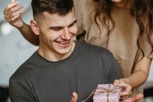 Що подарувати хлопцю на День народження: оригінальні ідеї подарунків фото